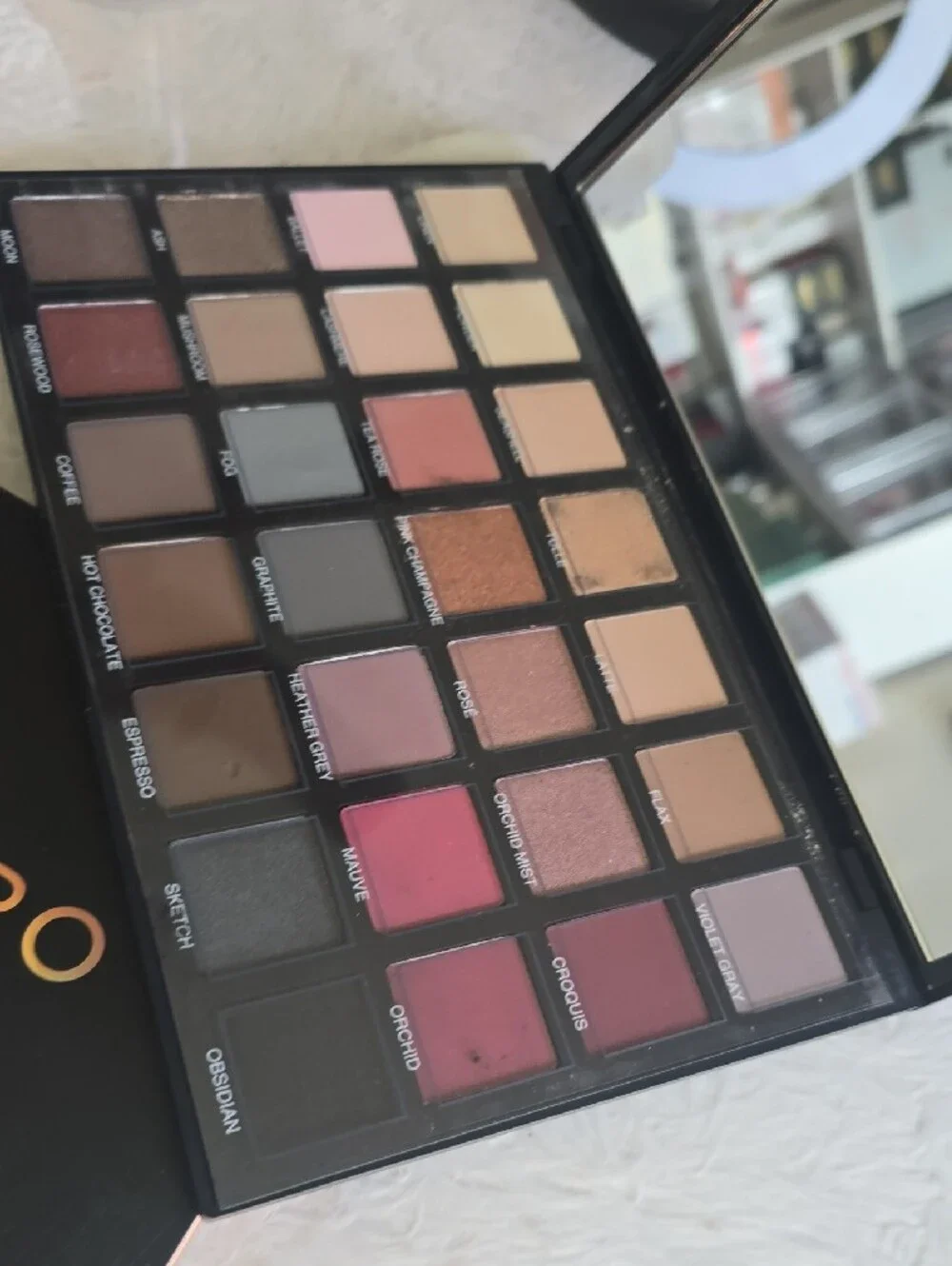 Vibrant Multi-Color Eyeshadow Palette - Assorted Shades